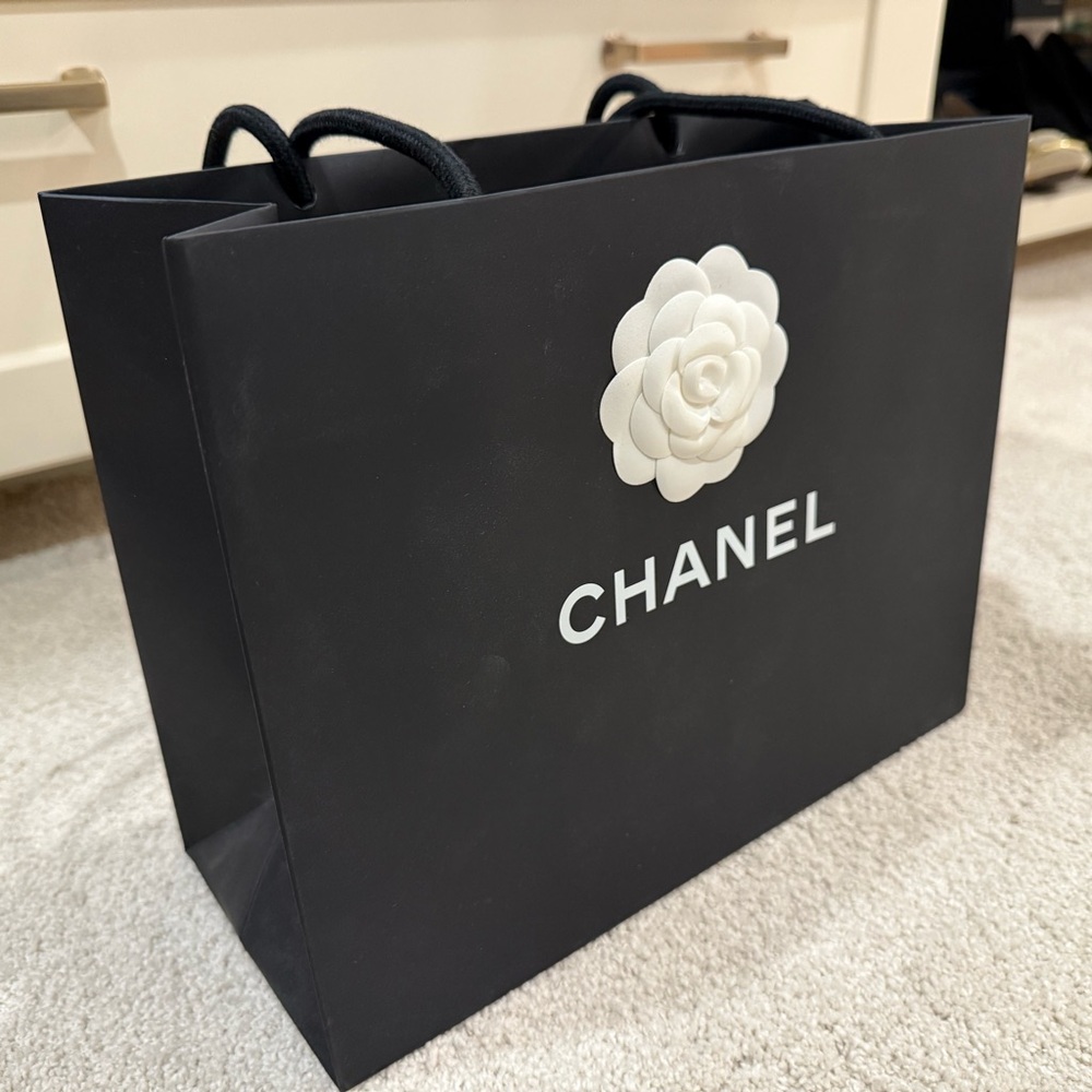 CHANEL Black Paper Bag with White Floral Detail - Picture 2 of 6